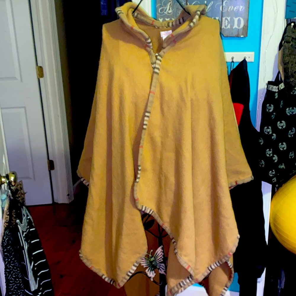 Cape/ Wrap